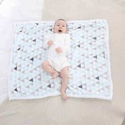 Couverture-bébé-couché 