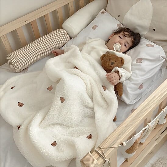 couverture-bebe-enfant-et-doudou