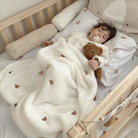 couverture-bebe-enfant-et-doudou