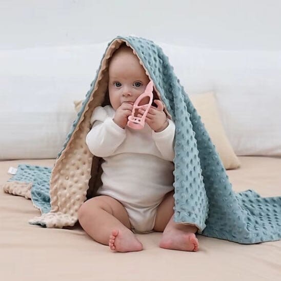 couverture-bébé-enfant-jouant