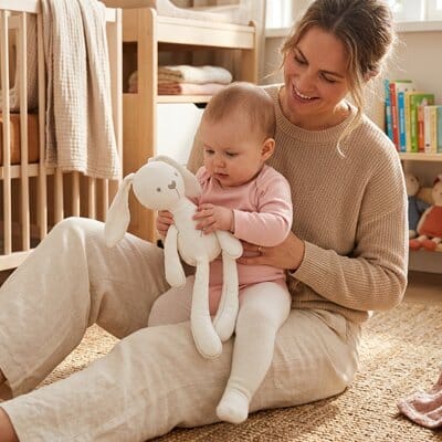 doudou-lapin-bébé-et-maman