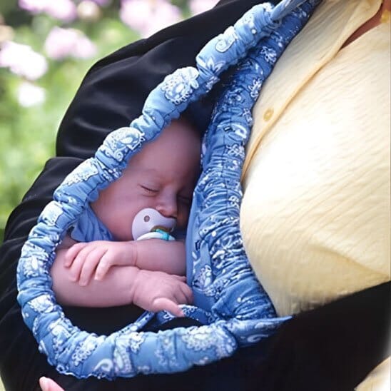 écharpe-de-portage-bébé-couché