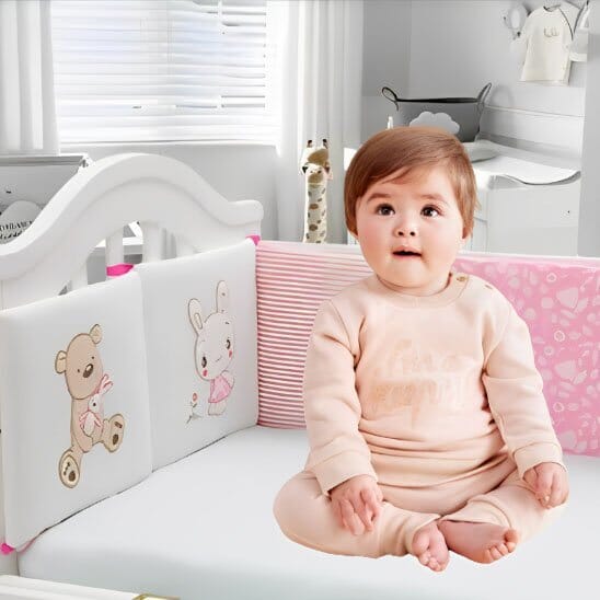 tour-de-lit-bébé-rose